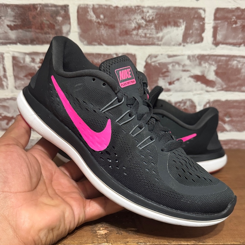 Nike Flex Run Women’s Sz 7 Black Hot Pink Swoosh Low Tops Lace Up Running Shoes